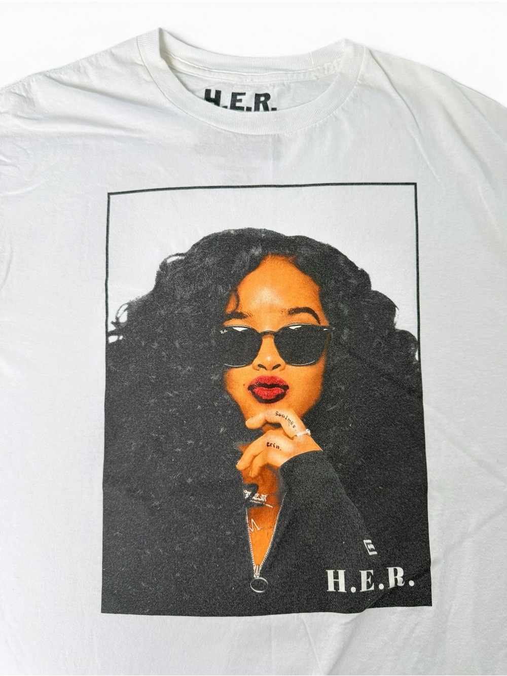 H.E.R. Singer Graphic T-Shirt White Size Large